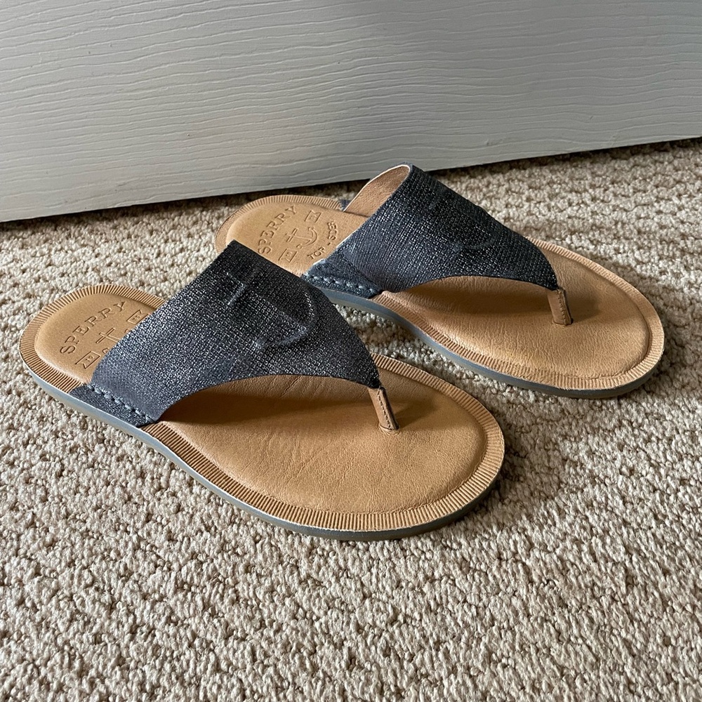 Sperry Seaport Metallic Thong Sandal in Silver